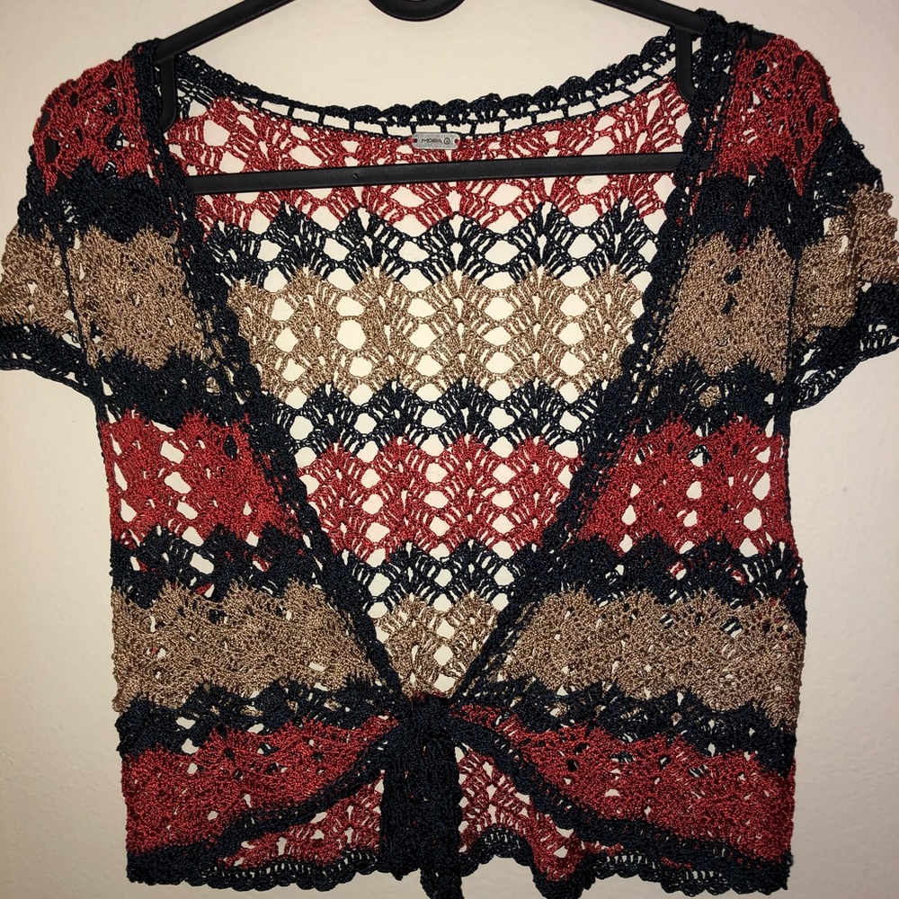 Cropped crochet tie shirt.